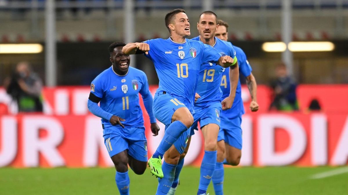 Giacomo Raspadori esulta dopo il gol segnato durante Italia-Inghilterra - Nations League 2022-23