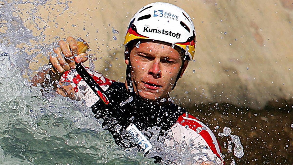 (FILES) This file picture shows Germany's Stefan Henze powering through the whitewater during the finals of the C2 Canoe Slalom Racing World Championships at Penrith Lakes near Sydney, 02 October 2005. Germany's canoe slalom coach Stefan Henze was fightin