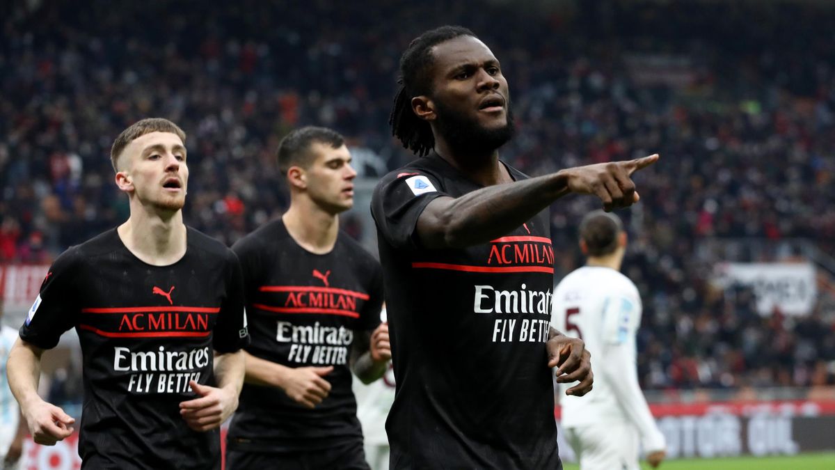 MILAN, ITALY - DECEMBER 04: Franck Kessie of AC Milan celebrates after scoring their side's first goal during the Serie A match between AC Milan v US Salernitana at Stadio Giuseppe Meazza on December 04, 2021 in Milan, Italy. (Photo by Marco Luzzani/Getty