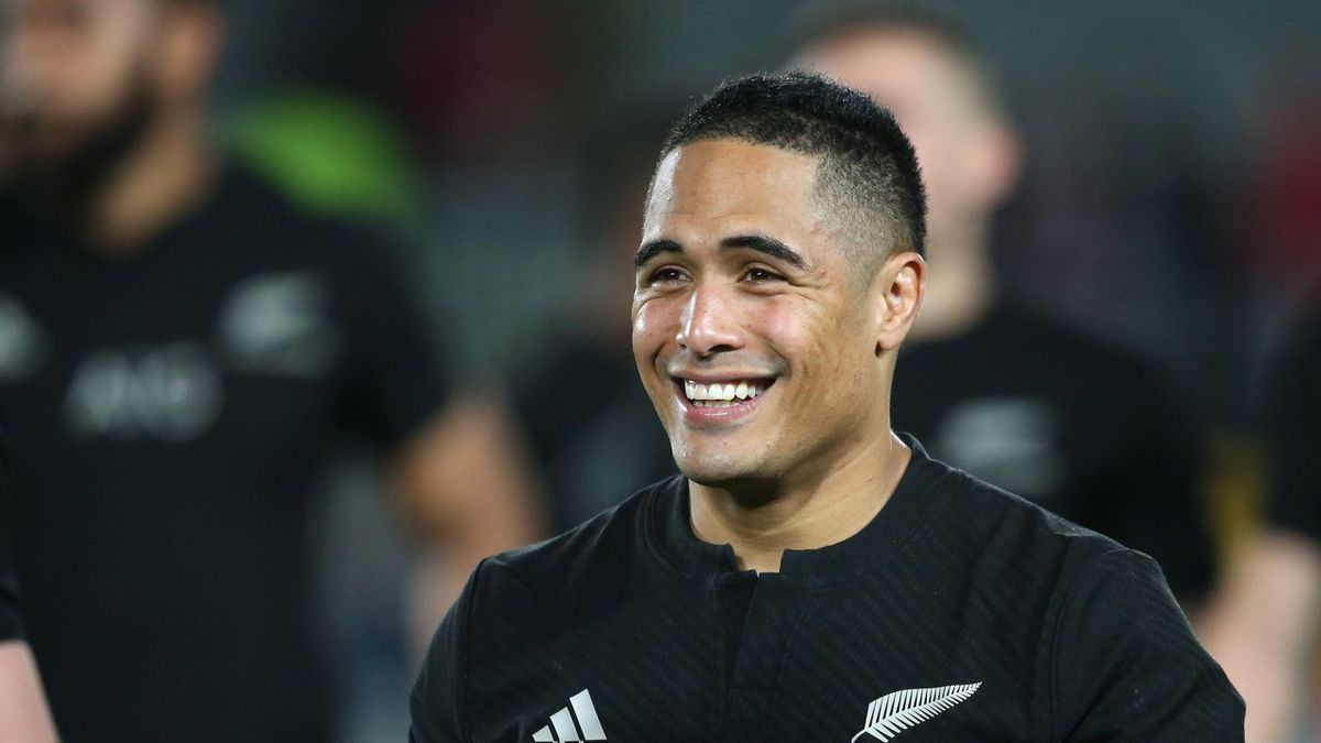 Aaron Smith S Toilet Tryst Overshadows All Blacks Squad Eurosport
