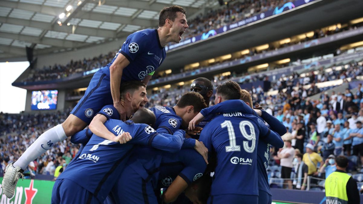 Chelsea's German midfielder Kai Havertz (C) is congratulated by teammates after scoring a goal during the UEFA Champions League final football match between Manchester City and Chelsea FC