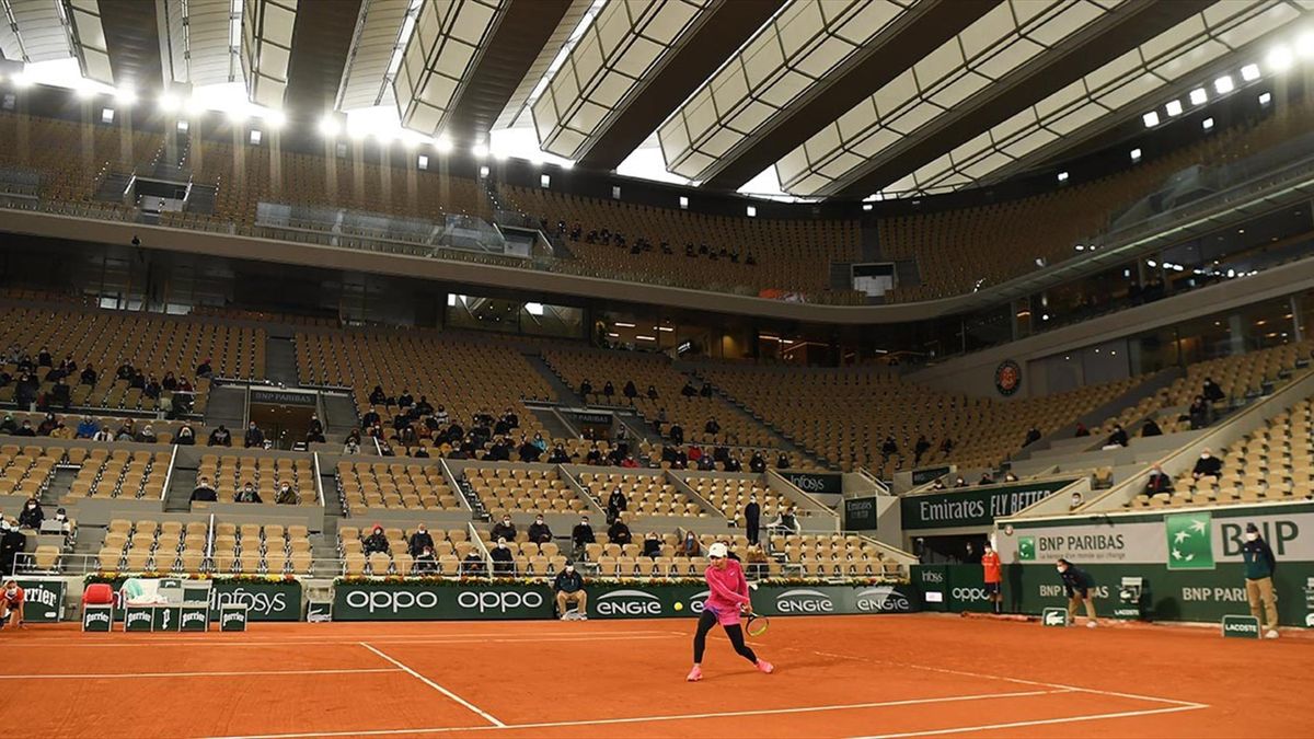 Simona Halep, prima jucătoare care se impune la Roland Garros pe noul Philippe Chatrier