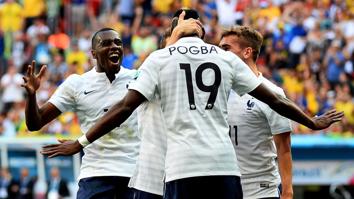 Paul Pogba, félicité par Blaise Matuidi et Antoine Griezmann après son but but face au Nigeria - Coupe du monde 2014