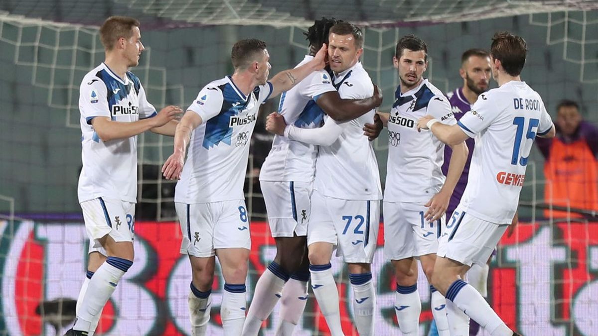 L'esultanza dei giocatori dell'Atalanta dopo il gol di Ilicic - Fiorentina-Atalanta Serie A 2020-21