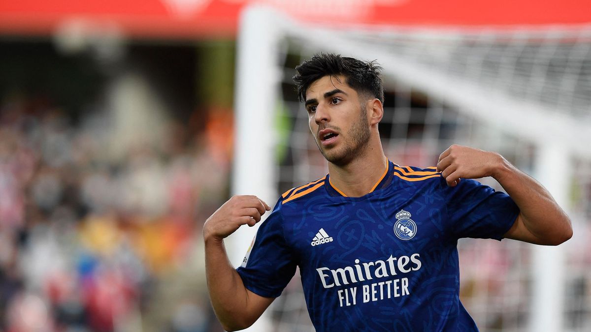 Real Madrid's Spanish midfielder Marco Asensio celebrates after scoring his team's first goal during the Spanish League football match between Granada FC and Real Madrid CF at Nuevo Los Carmenes stadium
