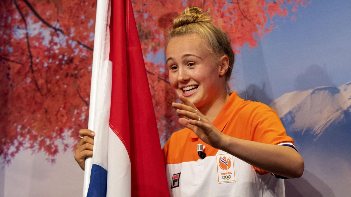 Keet Oldenbeuving is de vlaggendraagster voor Nederland tijdens de openingsceremonie van de Olympische Spelen van Tokyo 2020