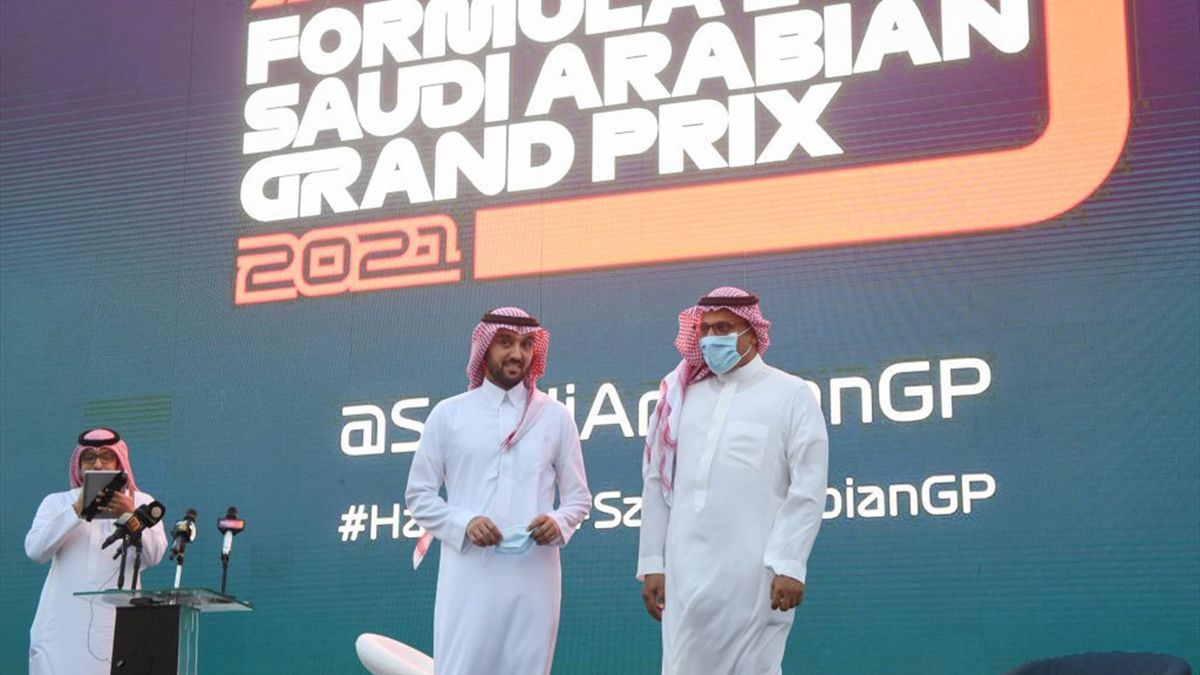 Le prince Abdulaziz bin Turki, ministre de sports, et Khalid bin Sultan al-Faisal, président de la Fédération saoudienne automobile et moto le 5 novembre 2020 à Djeddah