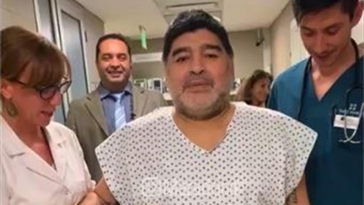 Maradona, tras ser operado de artrosis: a caminar como cuando tenía 15 años" Eurosport