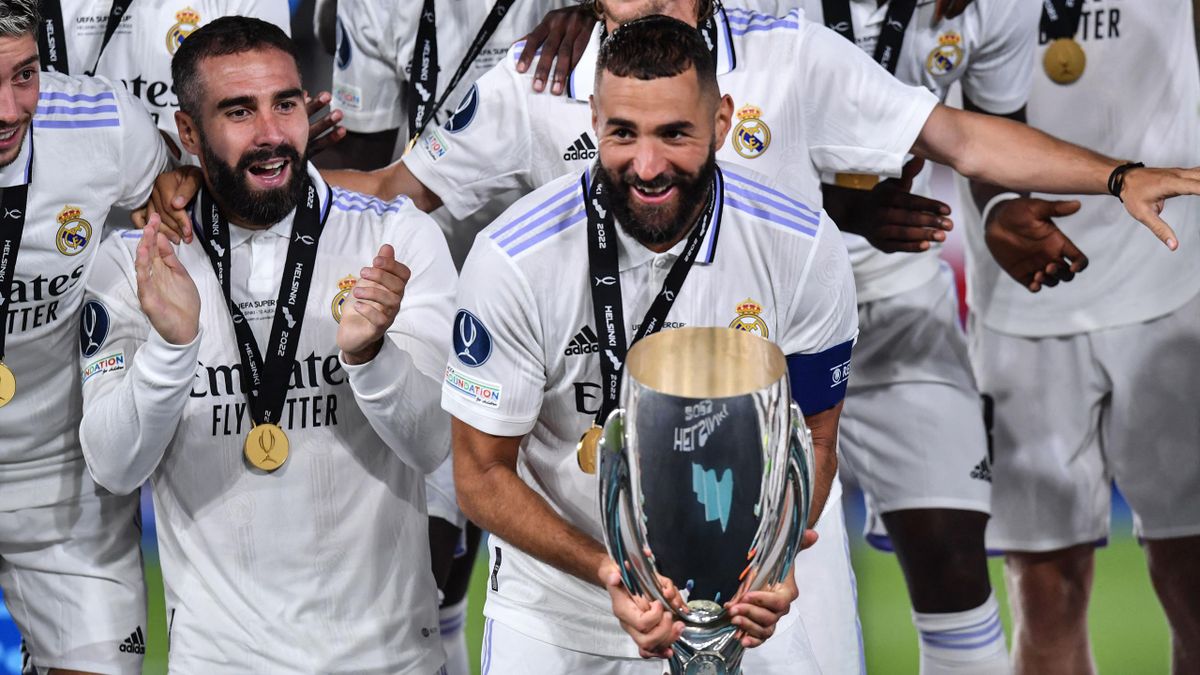 Real Madrid's French forward Karim Benzema holds the trophy after the UEFA Super Cup football match between Real Madrid vs Eintracht Frankfurt in Helsinki, on August 10, 2022.