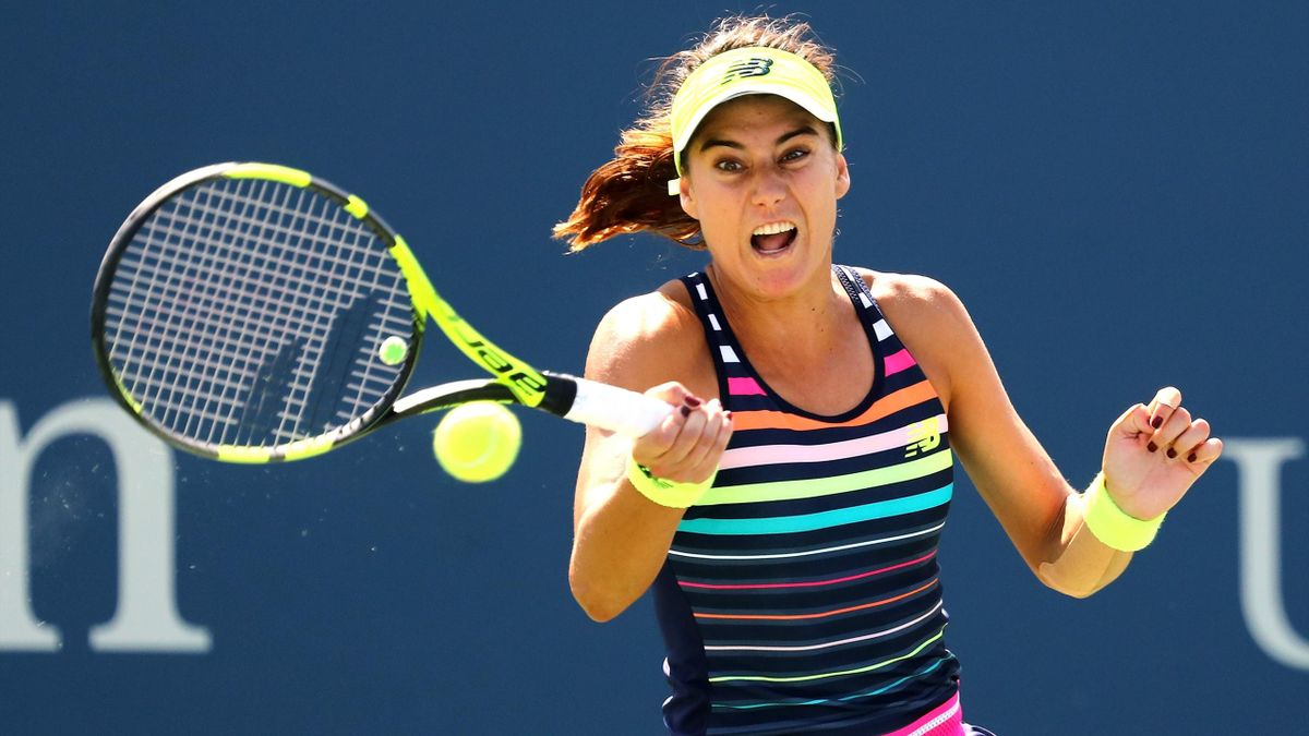 Sorana Cirstea of Romania returns a shot against Jelena Ostapenko of Latvia during their second round Women's Singles match on Day Four of the 2017 US Open