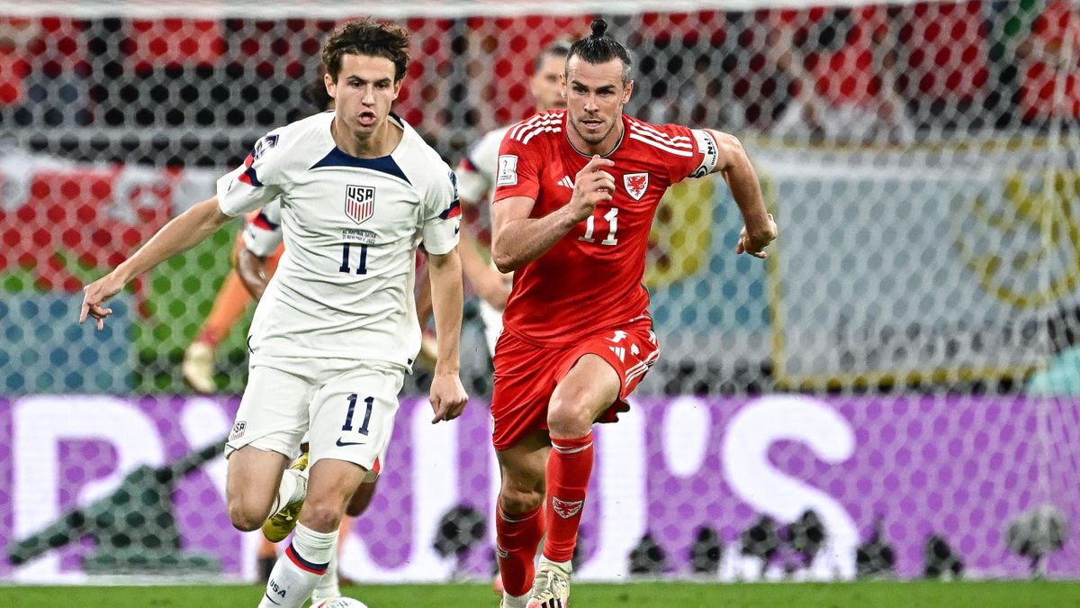 Gareth Bale à la poursuite de l'Américain Brenden Aaronson