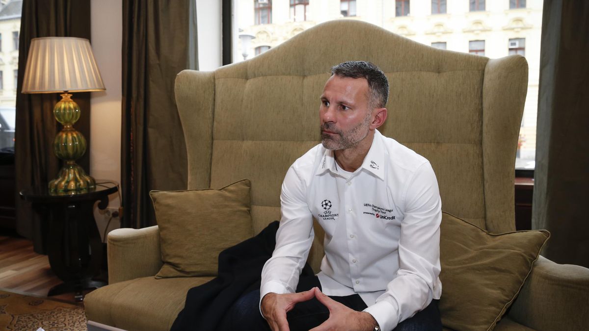 Ryan Giggs interested in Everton and Leicester jobs ...
