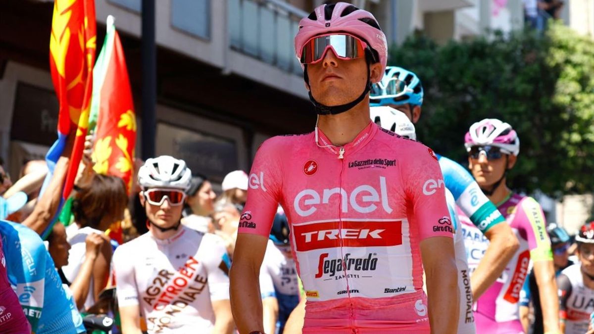 Juan Pedro Lopez alla partenza da Pescara - Giro d'Italia 2022
