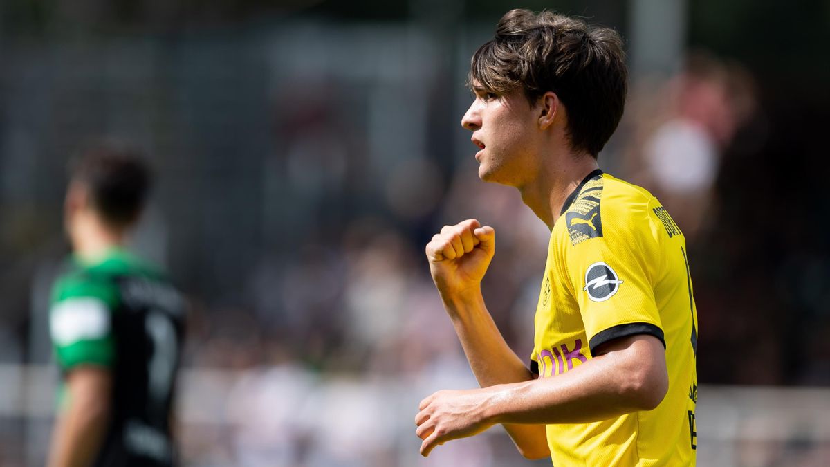 Borussia Dortmund: Leonardo Balerdi spielt für Argentinien - Eurosport