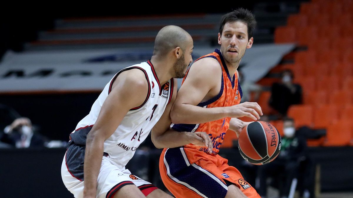 Sam van Rossom, #9 of Valencia Basket during the 2020/2021 Turkish Airlines EuroLeague match between Valencia Basket and AX Armani Exchange Milan at La Fonteta on November 06, 2020 in Valencia