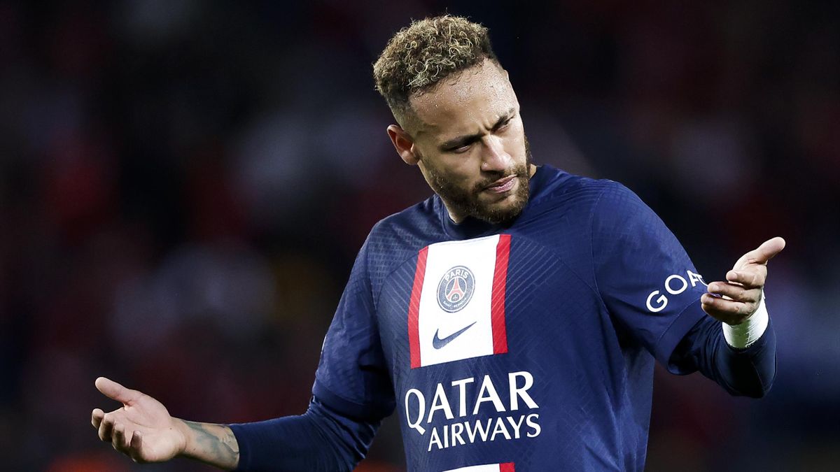 Chelsea ready to move for Paris Saint-Germain forward Neymar if he does not join Barcelona - Paper Round - Eurosport