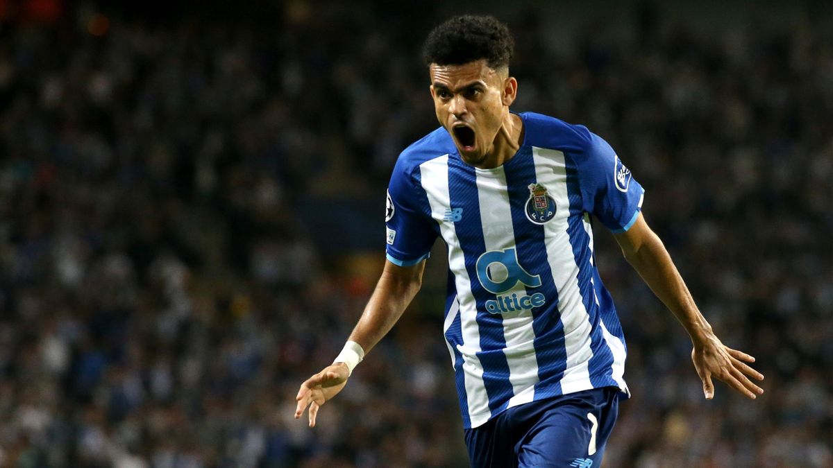 Luis Díaz of FC Porto celebrates after scoring his opening goal during the UEFA Champions League group B match between FC Porto and AC Milan at Estadio do Dragao on October 19, 2021 in Porto, Portugal.
