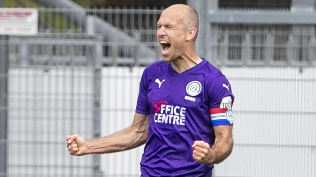 Fc Groningen Arjen Robben Gibt Emotionales Startelf Comeback Und Legt Direkt Zwei Tore Auf Eurosport
