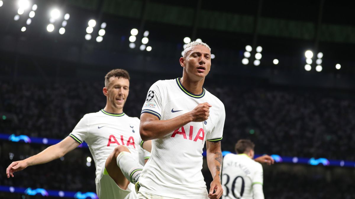 LONDON, ENGLAND - SEPTEMBER 07: Richarlison of Tottenham Hotspur celebrates after scoring a goal to make it 1-0 during the UEFA Champions League group D match between Tottenham Hotspur and Olympique Marseille at Tottenham Hotspur Stadium on September 7, 2