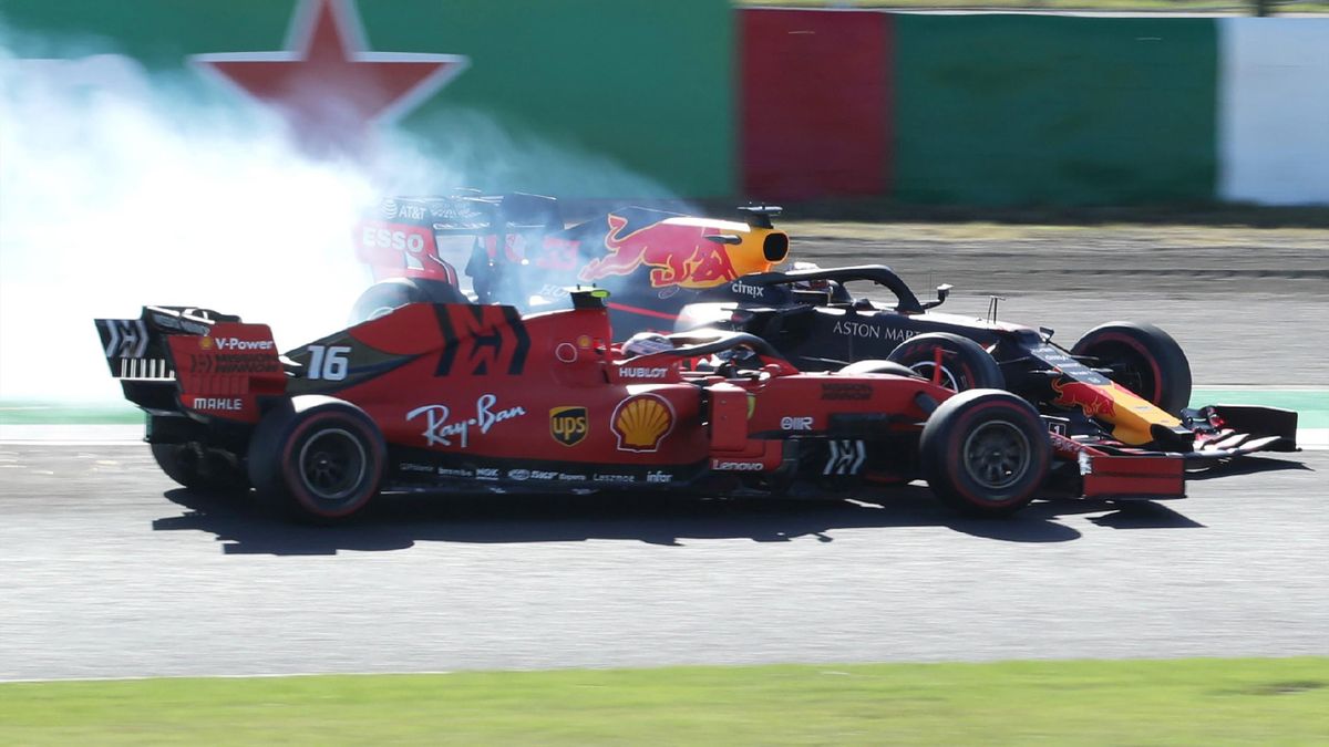 Il contatto nel primo giro di Suzuka fra Max Verstappen e Charles Leclerc costato la penalità al ferrarista, Getty Images