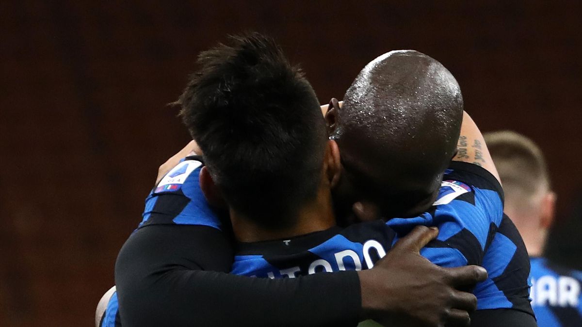 Lautaro Martinez of Internazionale celebrates with team mate Romelu Lukaku after scoring their side's second goal during the Serie A match between FC Internazionale and US Sassuolo at Stadio Giuseppe Meazza on April 07, 2021 in Milan, Italy.