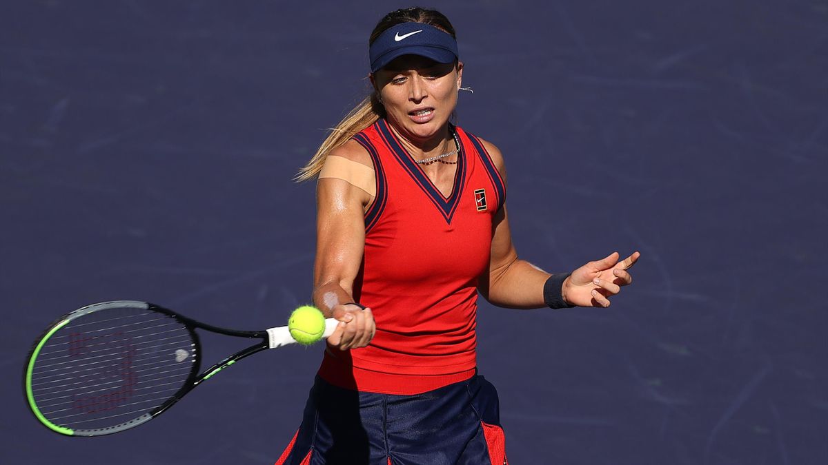 Paula Badosa of Spain plays a forehand a shot against Victoria Azarenka of Belarus during the Women's Singles Final match on Day 14 of the BNP Paribas Open
