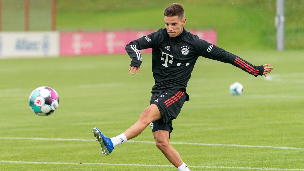 Hansi Flick Schwarmt Von Bayern Neuzugang Tiago Dantas Eurosport