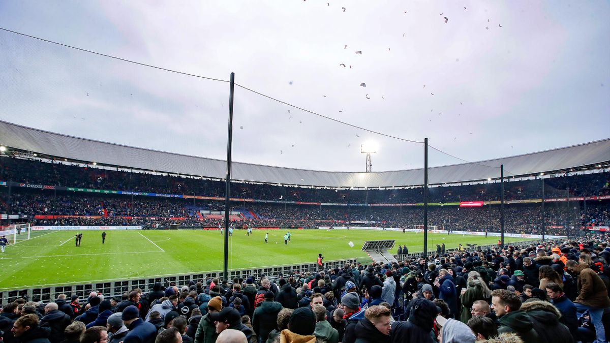 piloot droom Verheugen KNVB Beker | Zichtbelemmerende netten terug bij Feyenoord-Ajax, tot  ongenoegen van kijker - Eurosport