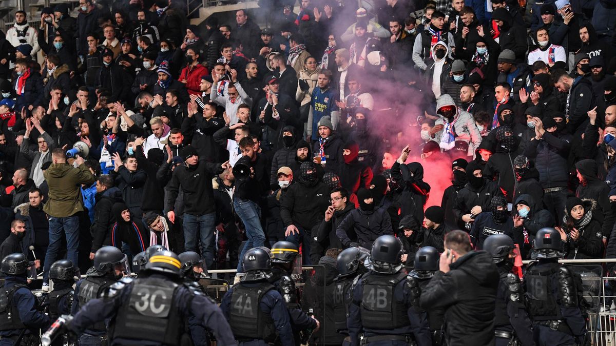 Ausschreitungen beim Spiel zwischen dem FC Paris und Olympique Lyon im Coupe de France