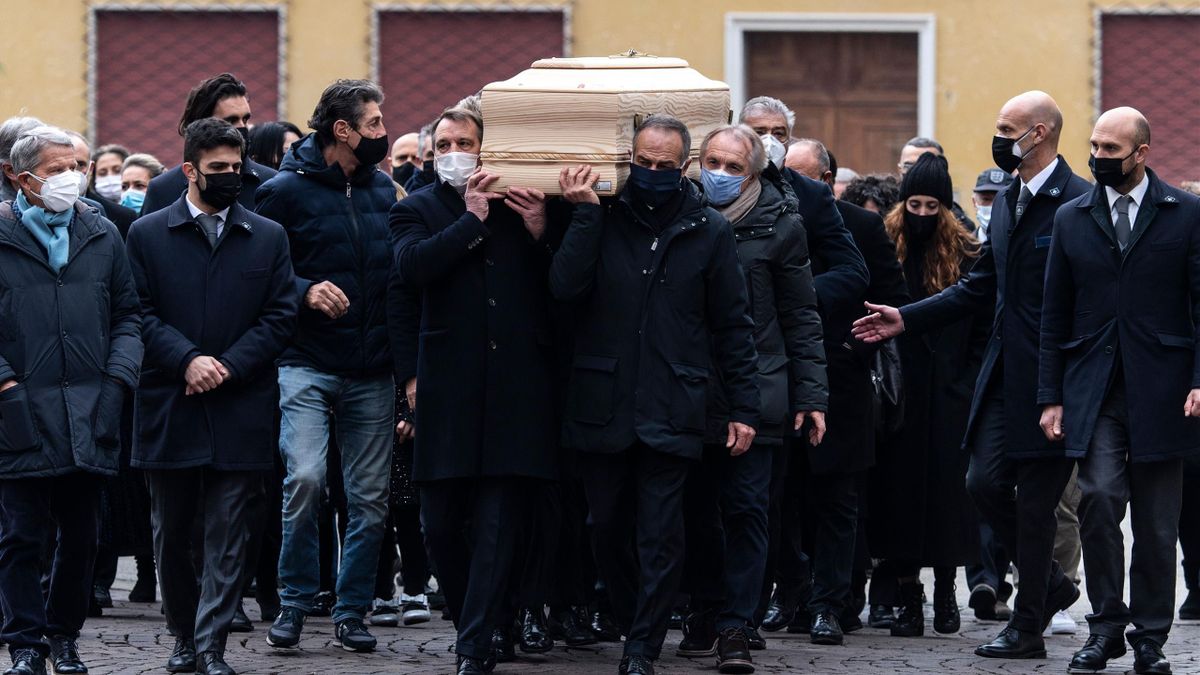 Calcio Paolo Rossi I Funerali Di Un Grande Campione Amato Da Tutti Eurosport