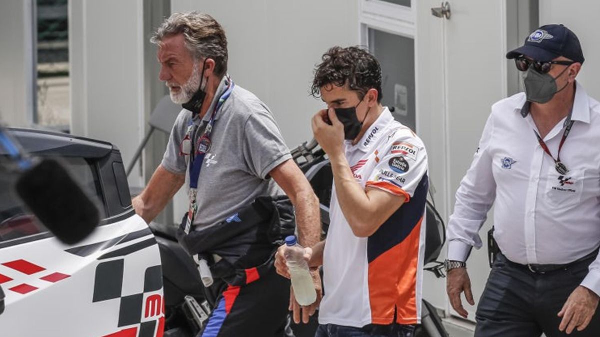 Marc Marquez (Honda HRC) après sa chute lors du warm-up du Grand Prix d'Indonesie 2022