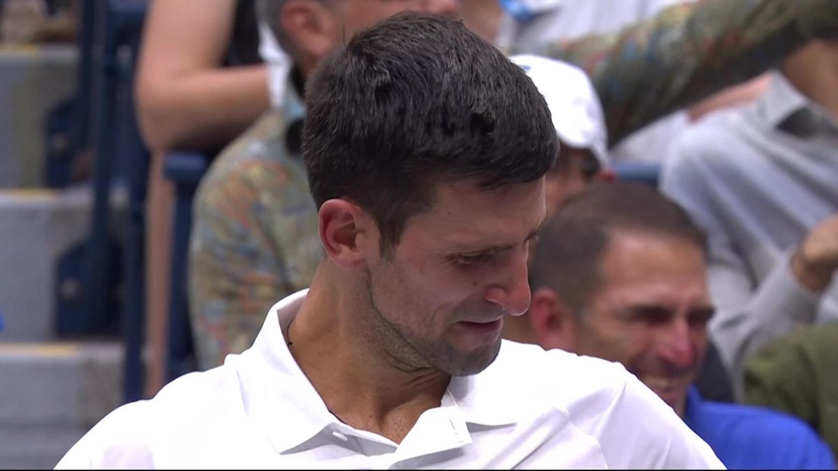 Novak Djokovic weint im US-Open-Finale beim Seitenwechsel