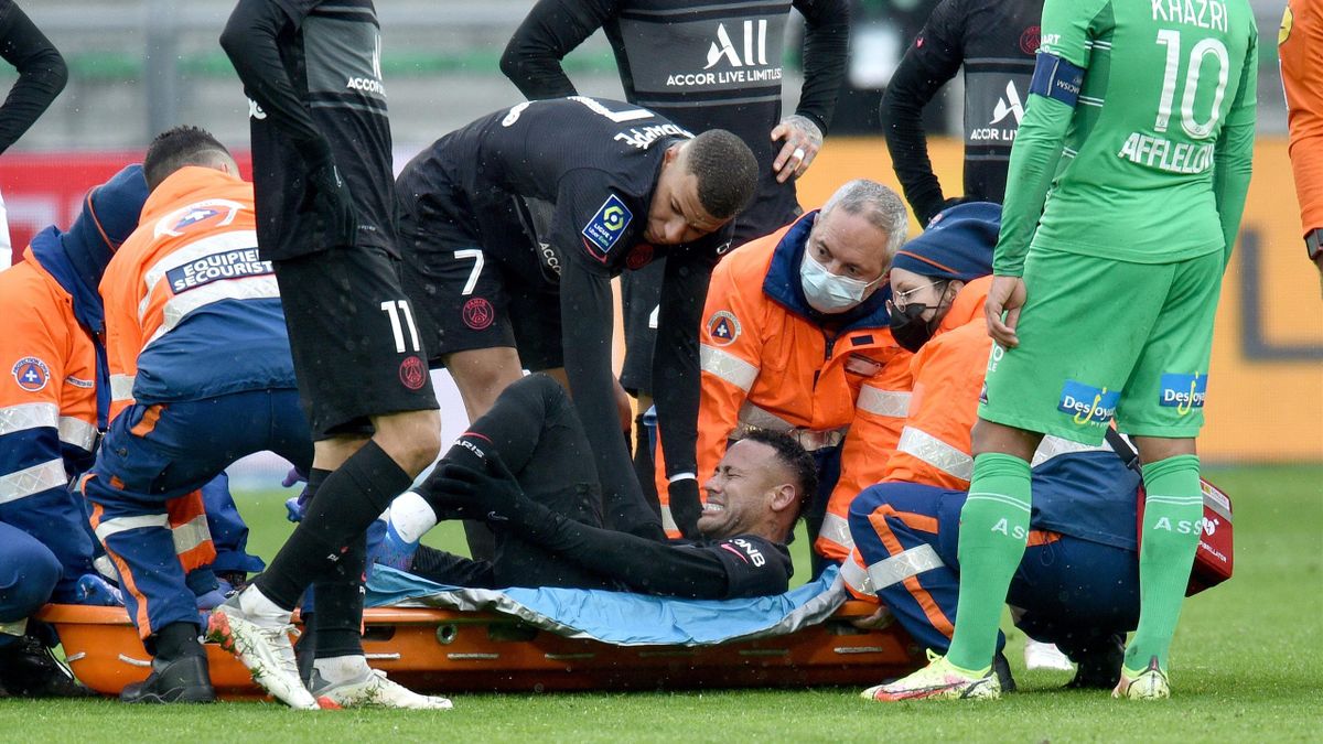Neymar Jr was injured against St Etienne