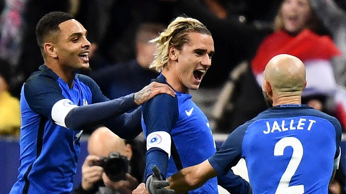 France's forward Antoine Griezmann (C) celebrates with teammates after scoring a goal during the friendly football match between France and Wales at the Stade de France stadium, in Saint-Denis, on the outskirts of Paris, on November 10, 2017.