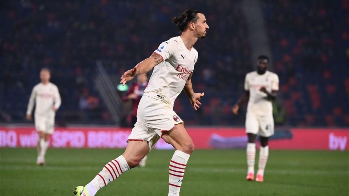 Zlatan Ibrahimovic esulta dopo il gol in Bologna-Milan - Serie A 2021-22