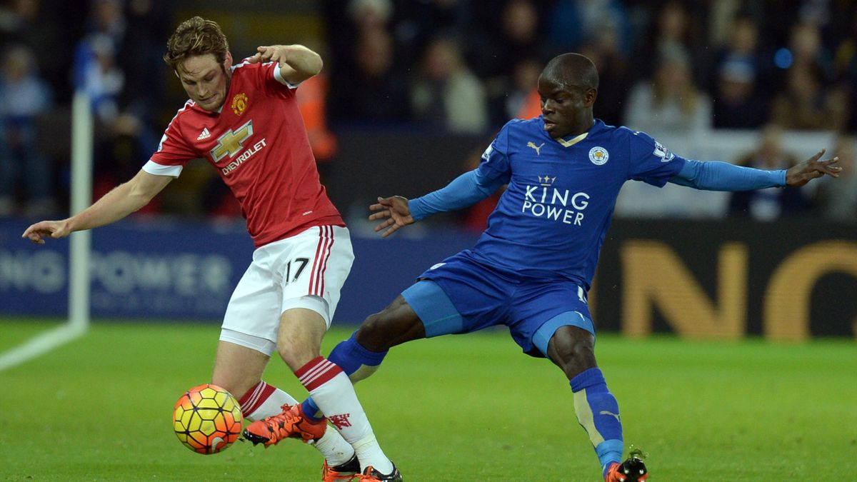 N'Golo Kante (Leicester) au duel avec Daley Blind (Manchester United)