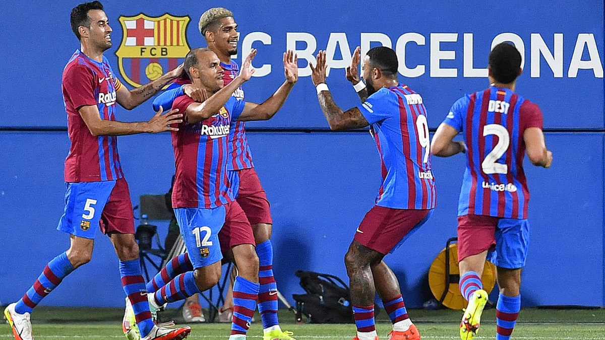 Barcelona's Danish forward Martin Braithwaite (2ndL) celebrates with teammates after scoring his team's second goal during the 56th Joan Gamper Trophy friendly football match between Barcelona and Juventus at the Johan Cruyff Stadium in Sant Joan Despi ne