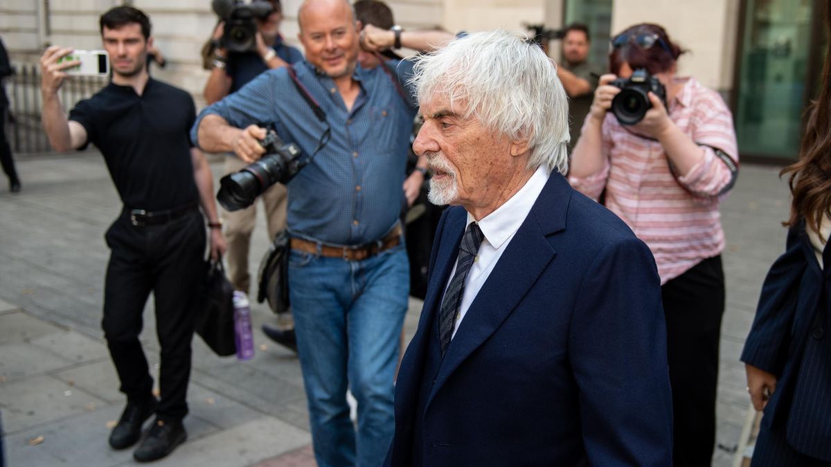 Bernie Ecclestone weist Betrugsvorwürfe zurück und plädiert zu Beginn ...