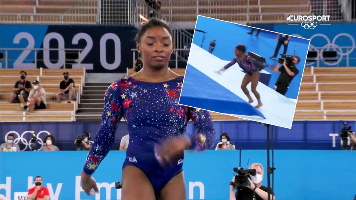 Tokyo Olympics Simone Biles Scrapes Into Uneven Bars Final But Leads Individual Scoring As Usa Trail Roc Eurosport