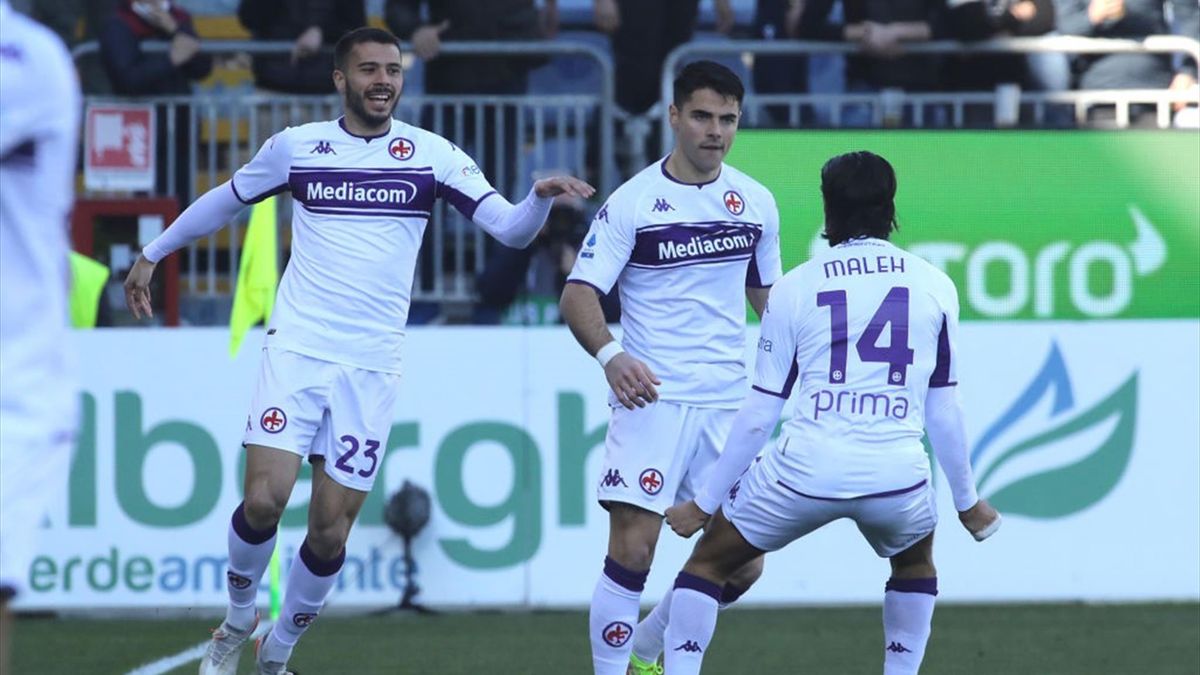 Riccardo Sottil esulta dopo il gol in Cagliari-Fiorentina - Serie A 2021-22
