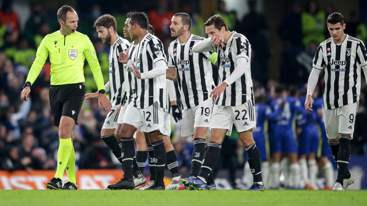 Bonucci, Chiesa e i giocatori della Juventus protestano con Jovanovic, Chelsea-Juventus, Getty Images