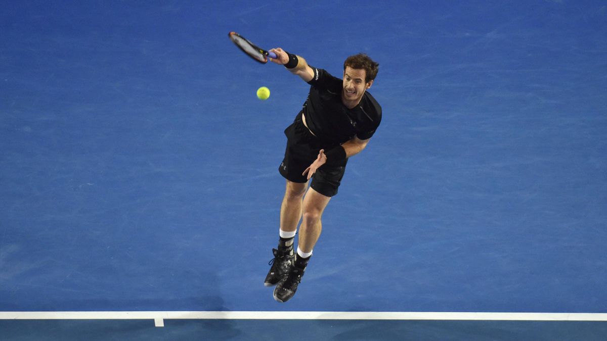 Andy Murray au service lors de la finale de l'Open d'Australie