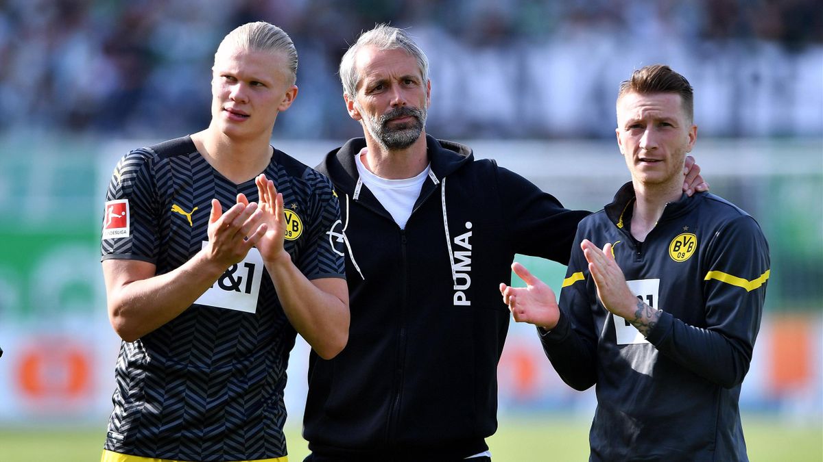 Erling Haaland (li.) mit BVB-Trainer Marco Rose (Mitte) und Marco Reus (re.)
