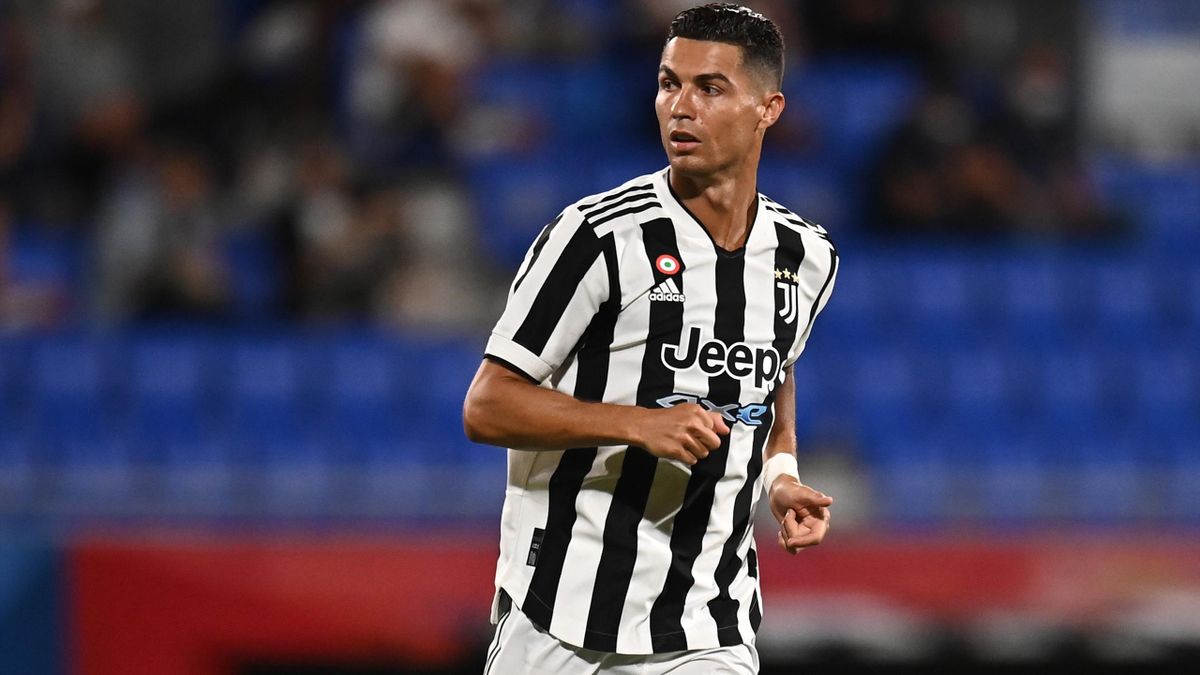 Transferts Cristiano Ronaldo Suivi Par Le Psg Qui Envisage De Le Recuperer Libre En 2022 En Cas De Depart De Mbappe Eurosport [ 675 x 1200 Pixel ]