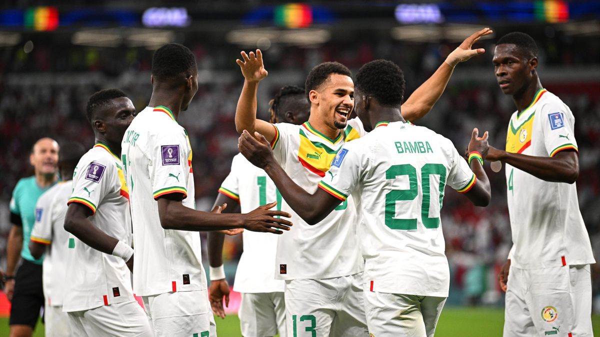 Bamba Dieng félicité pour son but pour le Sénégal contre le Qatar en Coupe du monde 2022