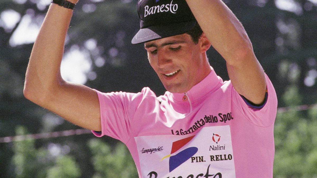 Miguel Indurain celebra el triunfo en el Giro de Italia 1992