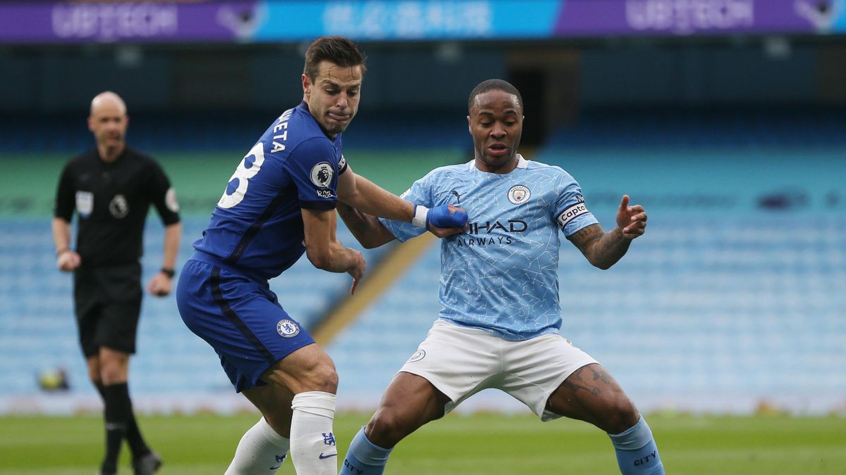 Raheem Sterling of Manchester City battles for possession with Cesar Azpilicueta of Chelsea during the Premier League match between Manchester City and Chelsea at Etihad Stadium