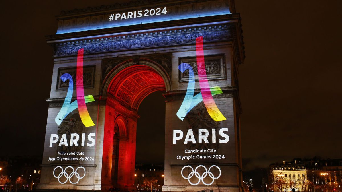 L'Arc-de-Triomphe aux couleurs de Paris 2024