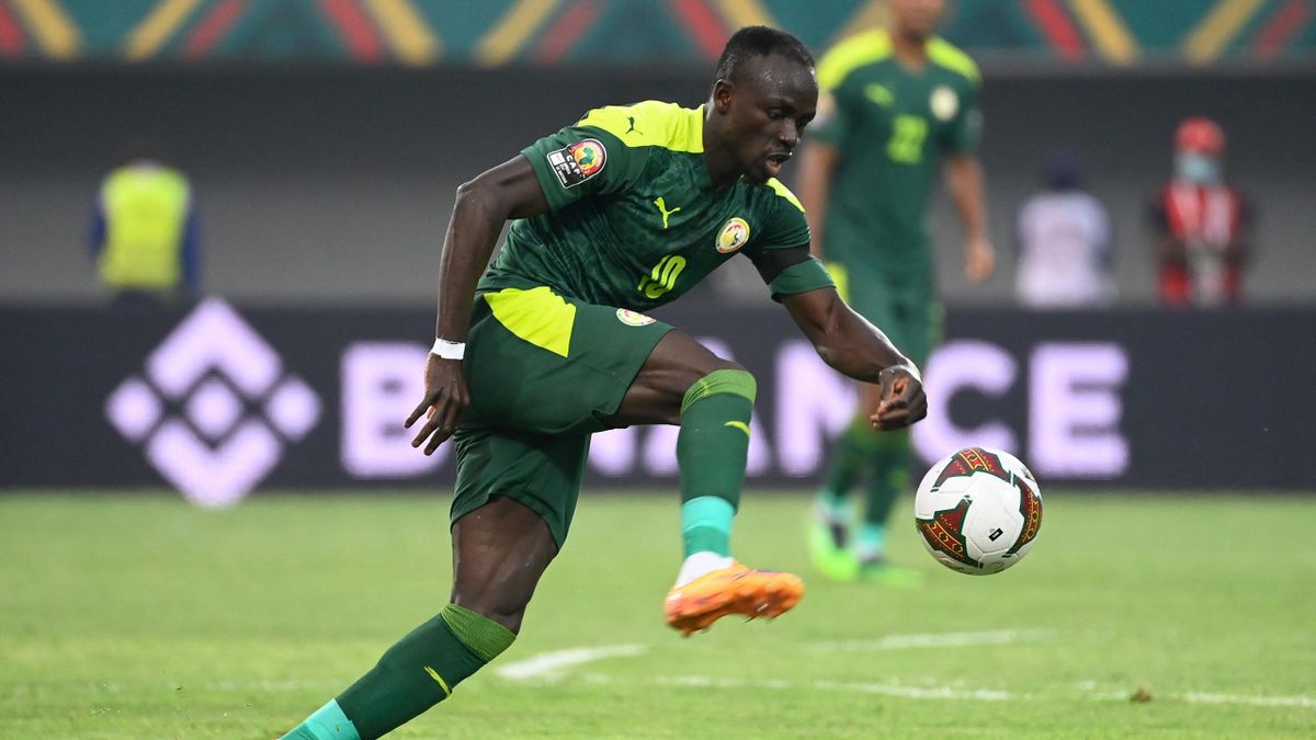 Senegal's forward Sadio Mane controls the ball