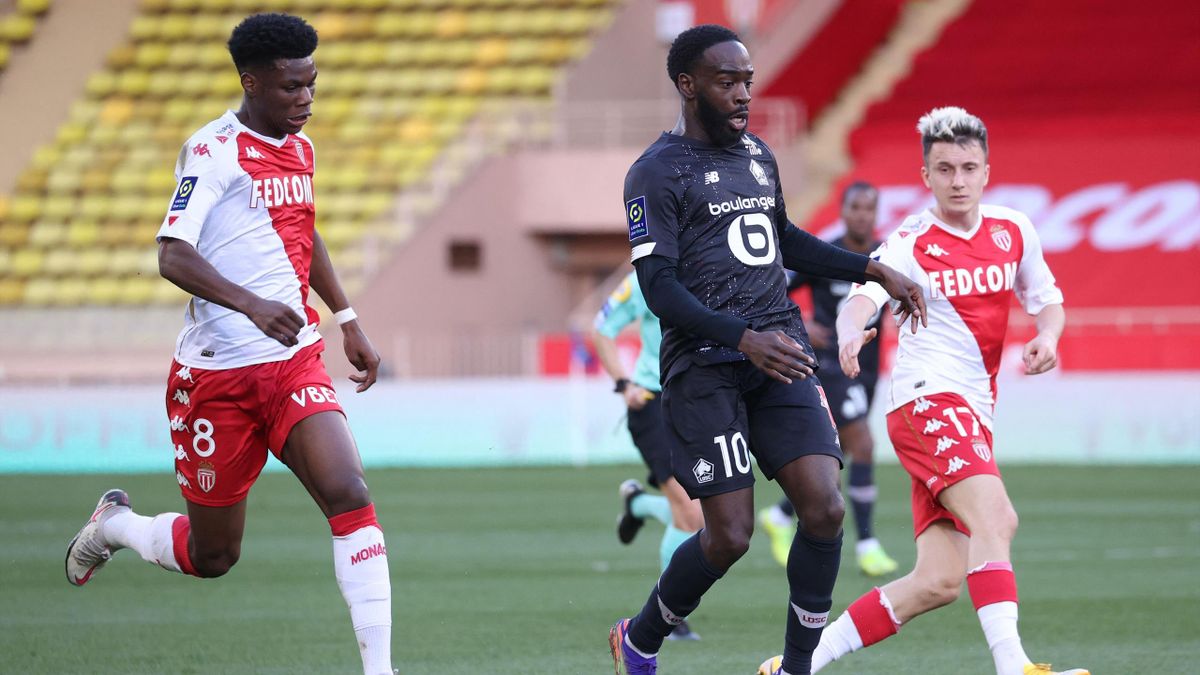 Lille's French midfielder Jonathan Ikone runs with the ball during the French L1 football match between AS Monaco and Lille (LOSC) at the Louis II stadium in Monaco,